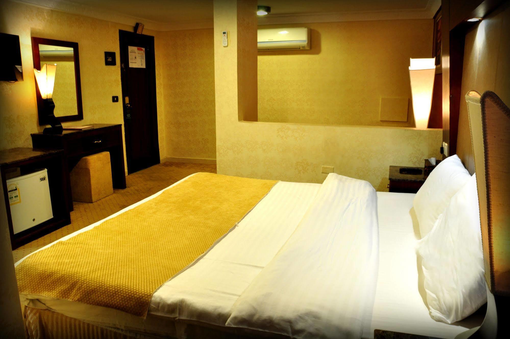 יאנבו Al Higgi Hotel מראה חיצוני תמונה