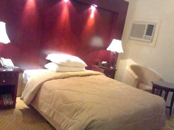 יאנבו Al Higgi Hotel מראה חיצוני תמונה
